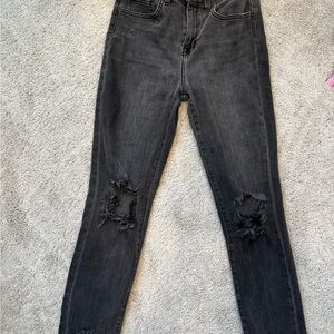 L’AGENCE black distressed skinny jeans 🖤